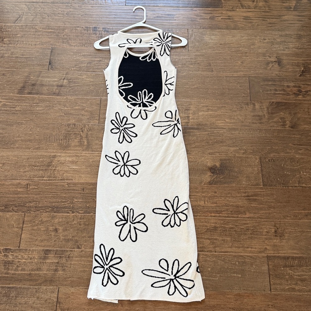 Cream midi Dress with Black Floral Design - Picture 8 of 8